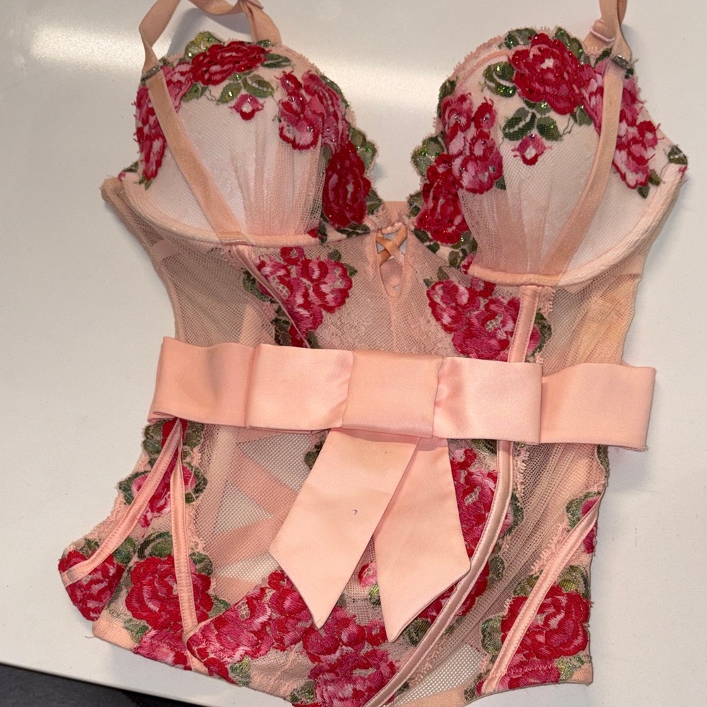 Victoria's Secret Y2K Pink Floral Embroidered Bustier